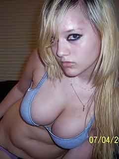 a horny girl from Waynesville, Missouri